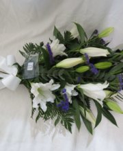 white lilys and statice